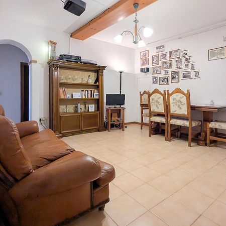 Cheap Apartment In The Old Village كولّي فال ديلسا المظهر الخارجي الصورة