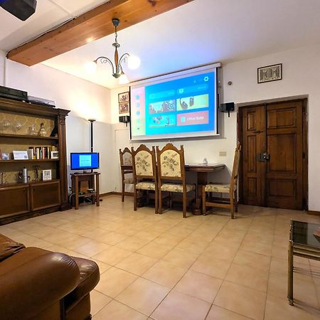 Cheap Apartment In The Old Village كولّي فال ديلسا المظهر الخارجي الصورة