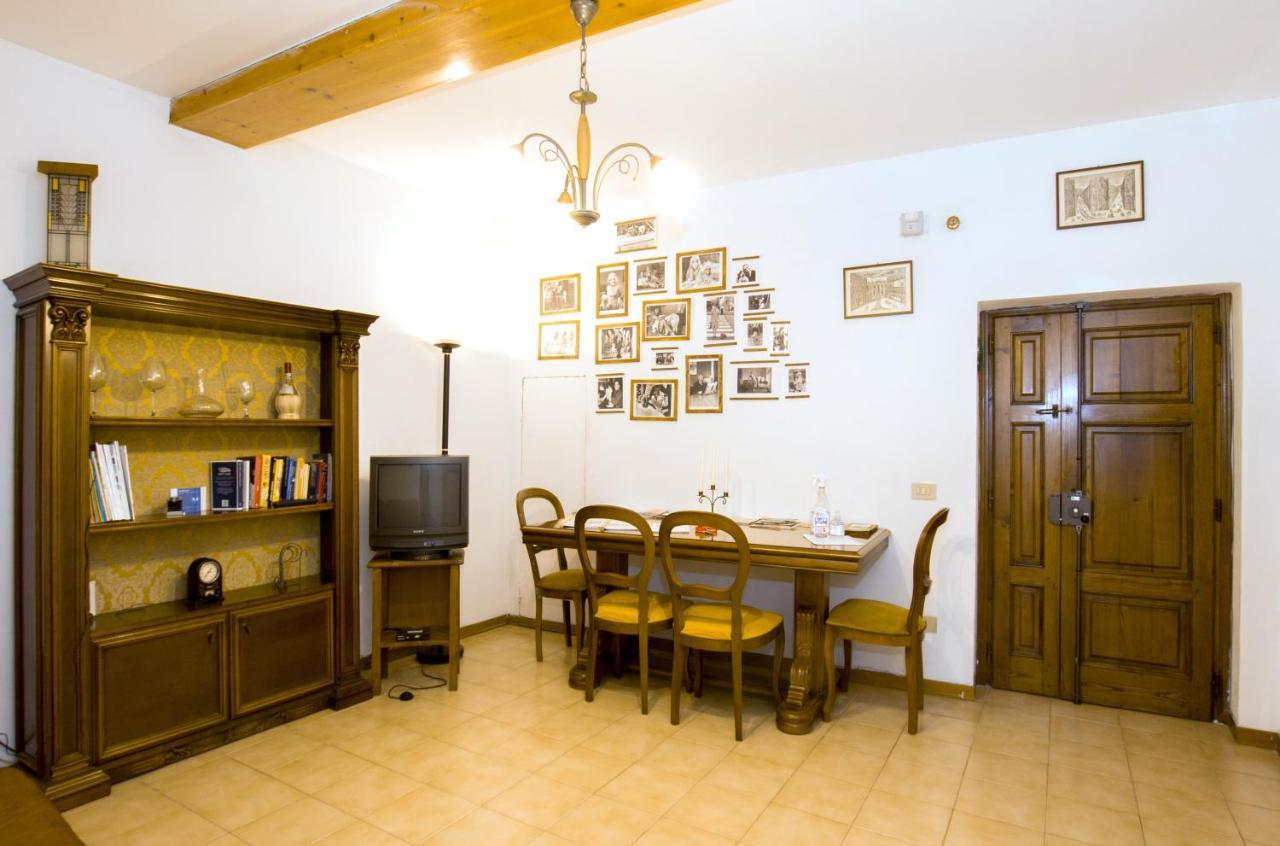 Cheap Apartment In The Old Village كولّي فال ديلسا المظهر الخارجي الصورة