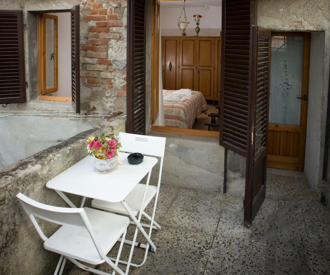 Cheap Apartment In The Old Village كولّي فال ديلسا المظهر الخارجي الصورة